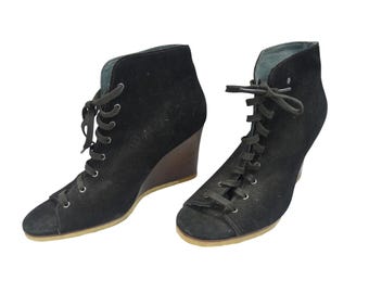 Vintage Ugg, Black Suede, Lace Up, Sandel, Wedge Boots with Peep Toe size 8