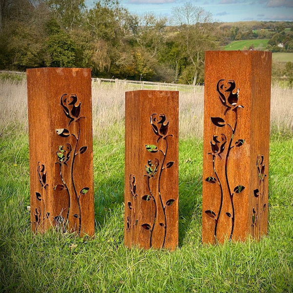 Rustic Rusty Metal Rose Flower Petal Garden Columns Landscape Design Planter Lighting Box Steel Bollards Garden Art Yard Art Sculpture Gift