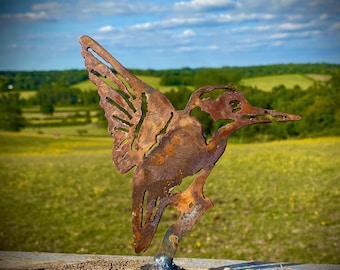 Exterior Rustic Rusty Metal Kingfisher Water Bird Garden Fence Topper Yard Art Gate Post  Sculpture  Gift   Present