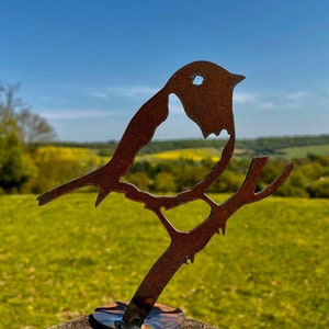 Exterior Rustic Metal Robin Bird Garden Art Fence Topper Gate Decor Yard Sculpture  Gift   Present