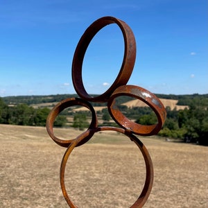 Exterior Rustic Garden Abstract Quad Rings Hoops Circles Modern Art Rusty Metal Garden Stake Yard Art  Centre Piece Flower Bed Sculpture