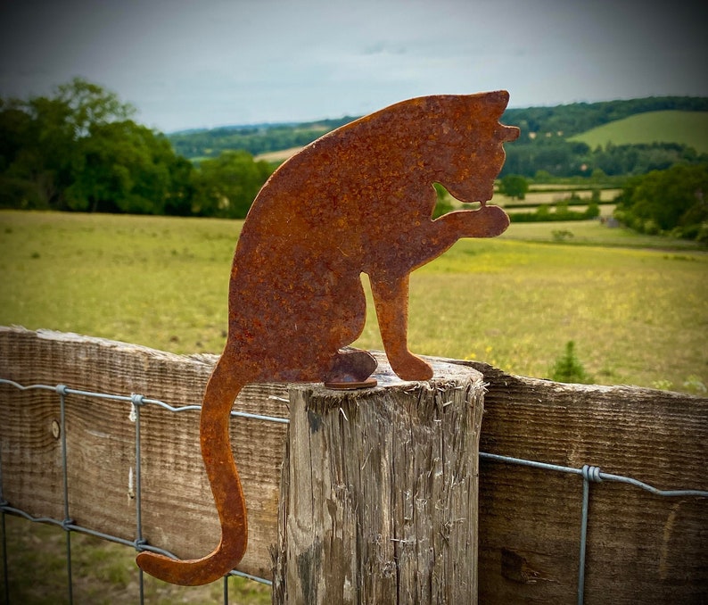 Extérieur rustique métal rouillé chat lavage félin jardin clôture Topper cour Art porte poste Sculpture cadeau cadeau image 1