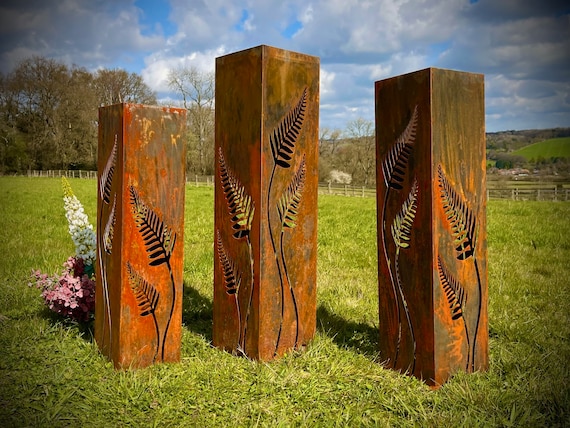 Rustic Rusty Metal Fern Leaf Garden Columns Landscape Design Bamboo Planter Lighting Box Steel Bollards Garden Art Yard Art Sculpture Gift