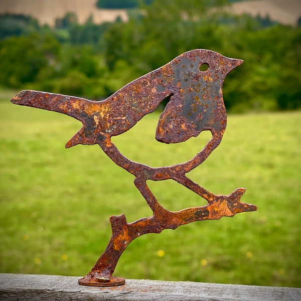 Exterior Rustic Rusty Metal Robin Bird Branch Garden Fence Topper Yard Art Gate Post Sculpture Gift Present