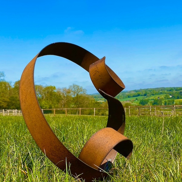 Exterior Rustic Abstract Ribbon Ring Rusty Metal Garden Stake Yard Art  Centre Piece Flower Bed Sculpture  Gift   Present