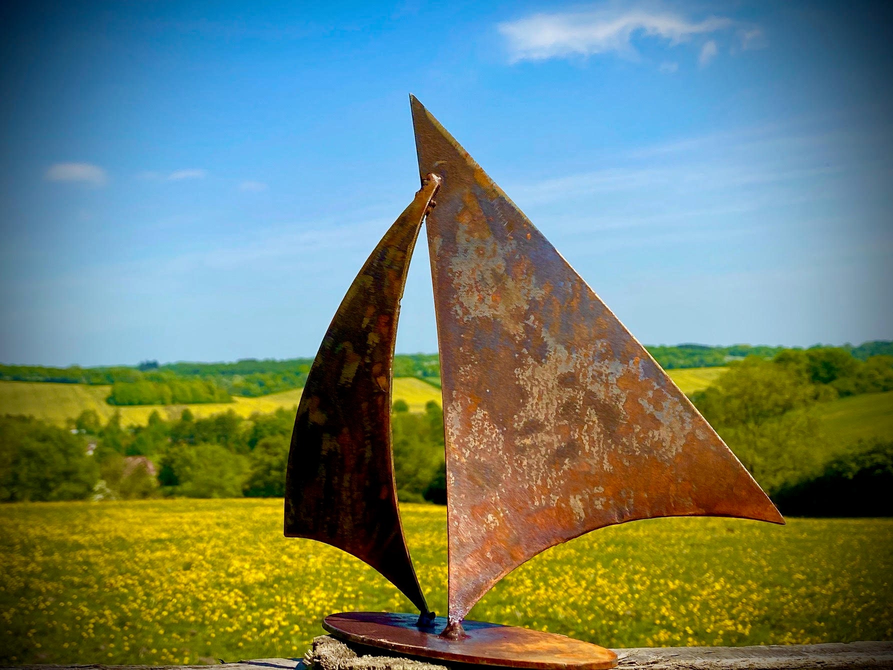 Petit Rustique Rusty Metal Sail Sailing Boat Garden Yard Art Flower Bed Wall Fence Pot Vegetable Pat