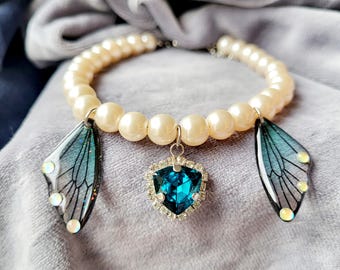 Feenhaftes Katzenhalsband, weißgold blaues Charmehalsband
