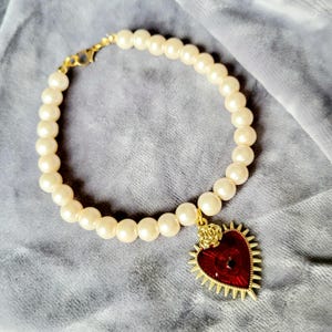 Pearl Cat Collar: Red Heart Charm, Stylish Kitten Collar