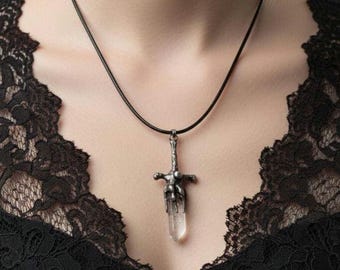 Schwertanhänger aus klarem Quarz – Gothic-Hexen-Mittelalter-Halskette