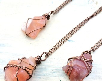 Halsband med rått karneolhänge: Naturlig grov sten