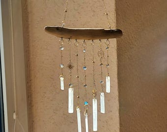 Selenite Crystal Suncatcher with Driftwood – Boho Window Hanging, Spiritual Decor, Energy Cleansing Crystal, Handmade Sun Catcher