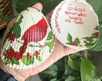 Conchas marinas de regalo con temática de cardenales para demostrar amabilidad