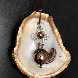 Gold OYSTER SHELL with fabulous center accent