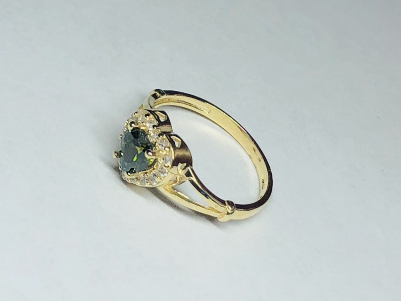 Gorgeous Green and White Heart Ring 10k Solid Gold