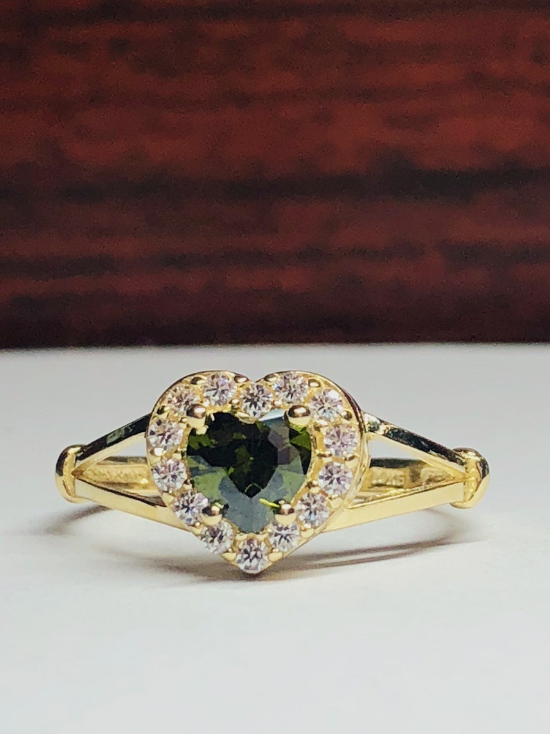Gorgeous Green and White Heart Ring 10k Solid Gold