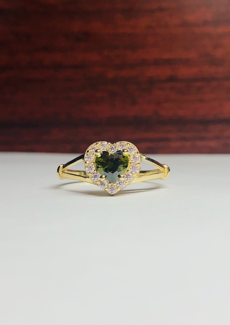 Gorgeous Green and White Heart Ring 10k Solid Gold