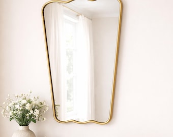 Espejo de pared ondulado de latón, espejo de tocador marroquí dorado irregular hecho a mano