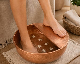 Recipiente de cobre martillado para remojo de pies con reposapiés extraíble para pedicura – Lavabo de spa hecho a mano