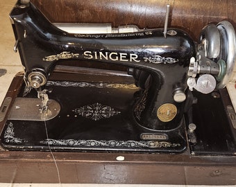Antique 1924 Singer Model 99 Portable Sewing Machine with Wood Carrying Case