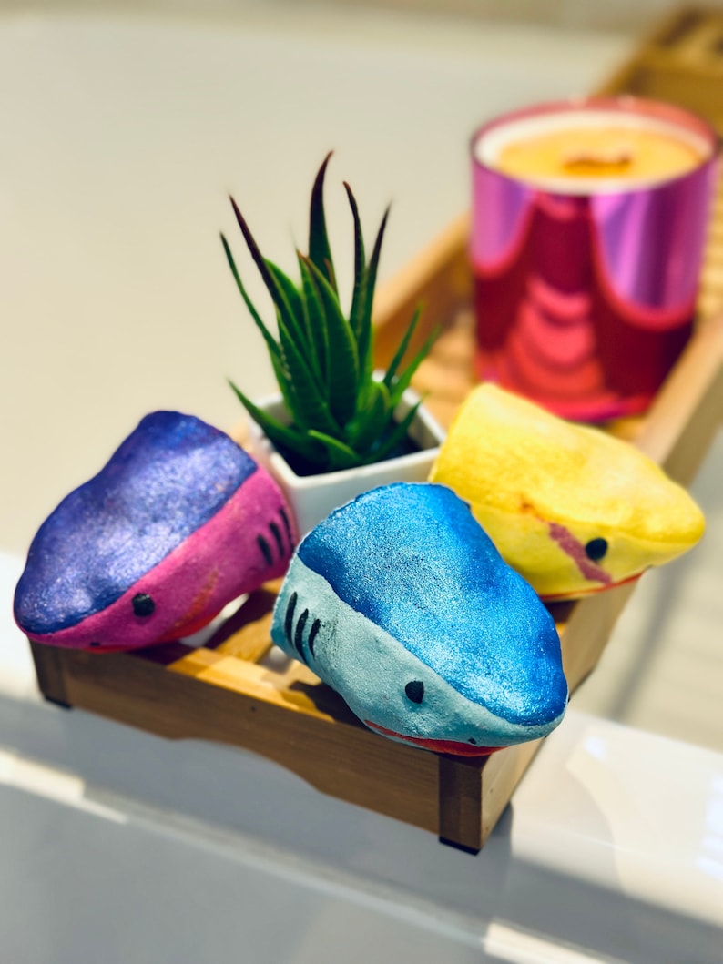Shark Bath Bomb Gift Set: Handmade Vibrant Aromatherapy image 2