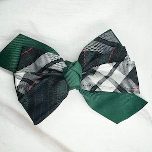 Large Plaid & Ribbon Pinwheel Bow/Back to School Uniform Plaid Fabric/First day of School/Alligator Clip/Plaid 89- Green,Navy,Red Plaid
