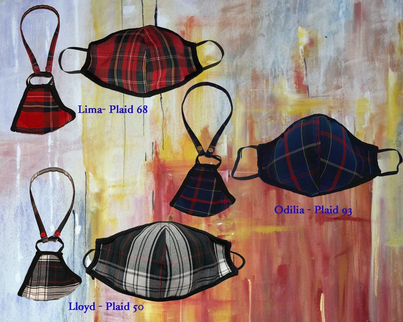 Op de afbeelding: Vier geruite mondkapjes met zwarte bies en verstelbare bandjes. De mondkapjes zijn in verschillende kleuren en patronen, waaronder rood, blauw en zwart. De tekst "Lima - Plaid 68", "Odilia - Plaid 93" en "Lloyd - Plaid 50" is zichtbaar op de afbeelding.