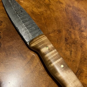 Damascus blade with curly maple handle
