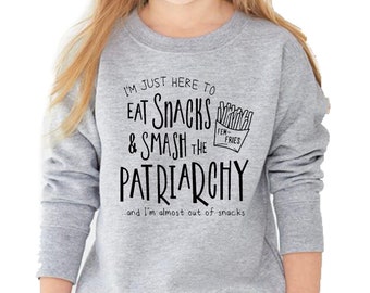 Ich bin nur hier, um Snacks zu essen und das Patriarchat zu zerschlagen Sweatshirt für Mädchen & Frauen, Frauenrechte, Feministin, Pro Roe Fleece Pullover