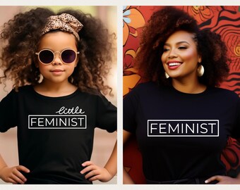 Camiseta unisex de cuello redondo para mamá y yo, feminista y pequeña feminista. Camisetas feministas a juego para madre e hija. Se venden por separado.