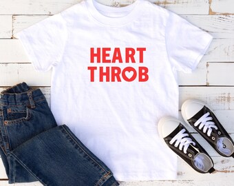Heart Throb Kids Camiseta de manga corta con cuello redondo - Divertida camiseta para niños del día de San Valentín - Camiseta de moda para niños y niñas