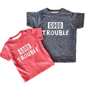 Good Trouble Kinder T-Shirt, Cory Booker Good Trouble John Bleistifte Rechte Gleichheit für Kleinkind T-Shirt