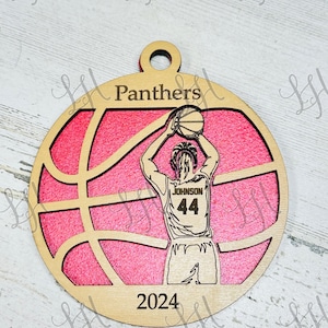 Baloncesto, Adorno de baloncesto personalizado, Adorno cortado con láser, Adorno de baloncesto, Adorno Glowforge, 2 capas, Baloncesto femenino