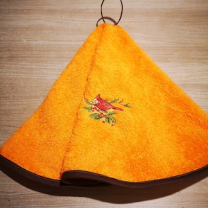 Embroidered sponge hand towel