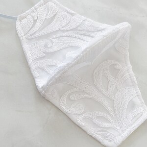 Svartvitguld spets ansiktsmask - Återanvändbar, tvättbar, moderiktig kontur, vit, svartguld spets lyxigt tyg ansiktsmask - Tillverkad i USA White Lace