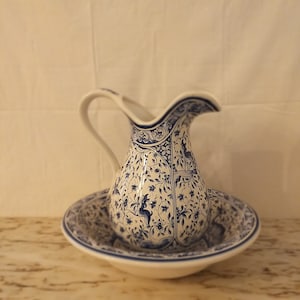 Large ceramic Jar with base (Single piece with 28cm height and 2.8Kg)