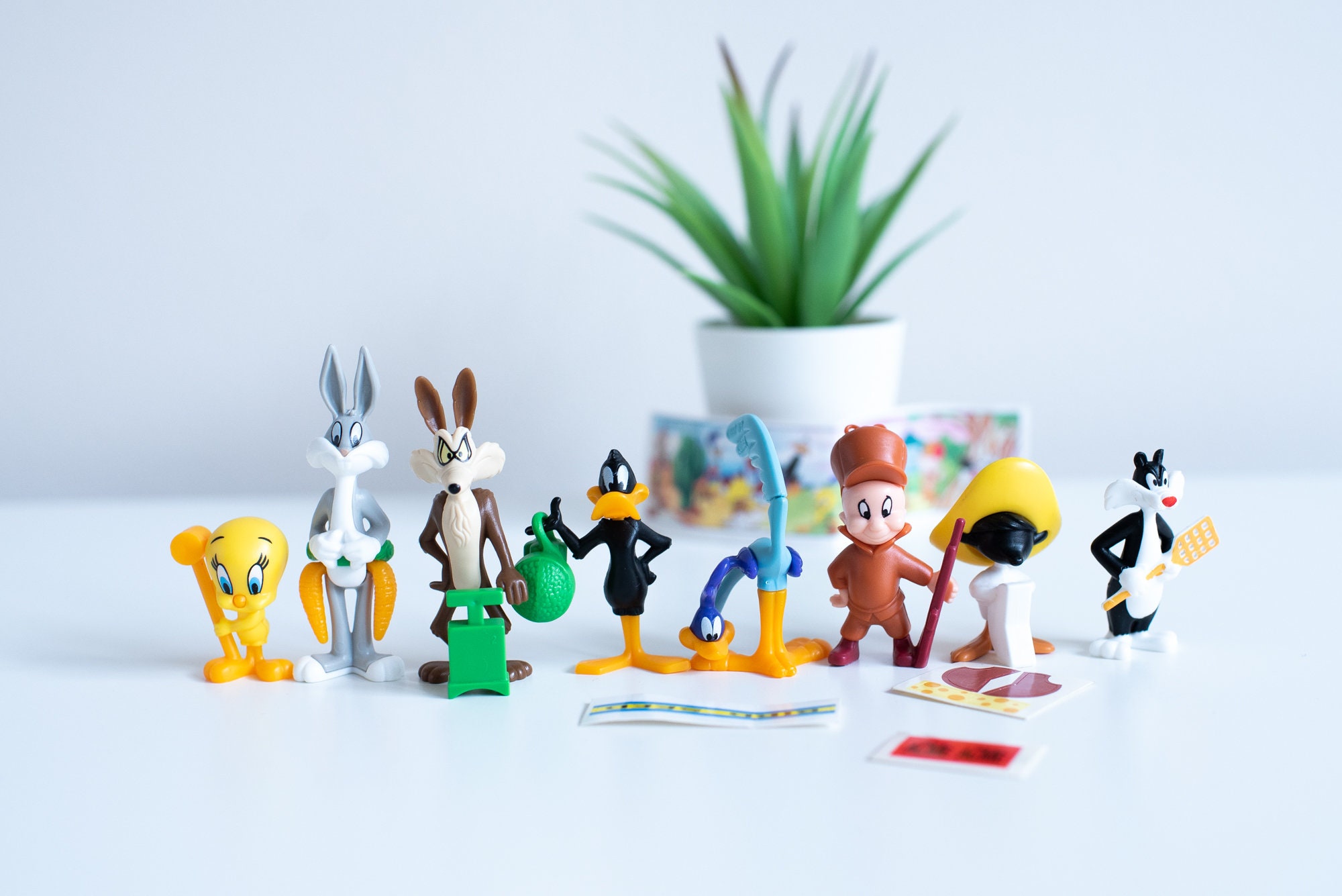 Винтажные фигурки Bugs Bunny and Co Ferrero Kinder Surprise 1997