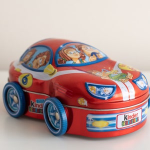 2002 Ferrero Kinder Surprise Vintage meta box in car shape