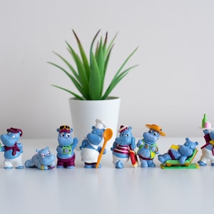 Die Kinder Überraschungs-Sets von Ferrero Kinder Surprise, deren Geburtstag 1992 geschlossen wurde