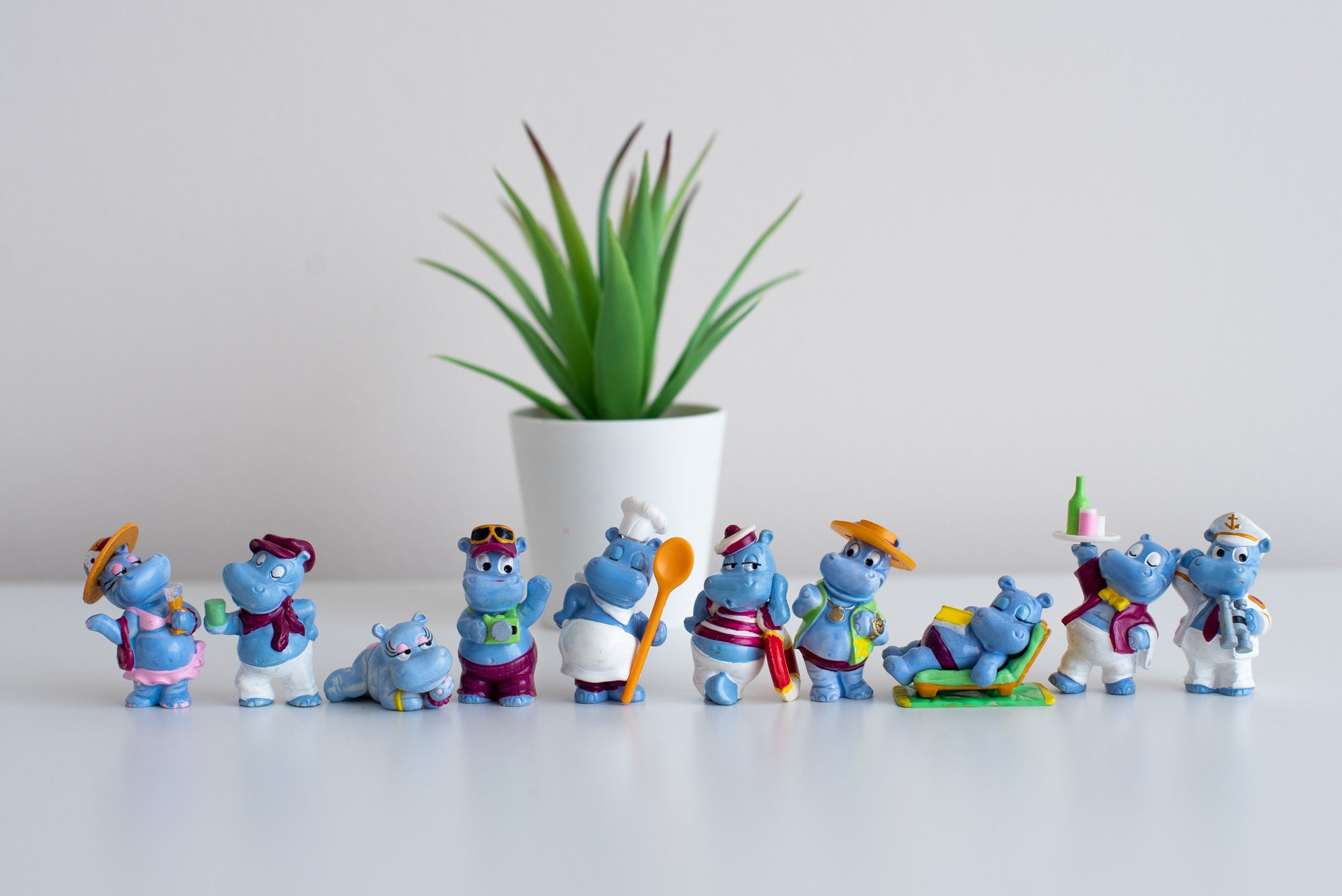 THE HAPPOS FAMILY COMPLETE SET WITH PAPERS (VU357 - VU362