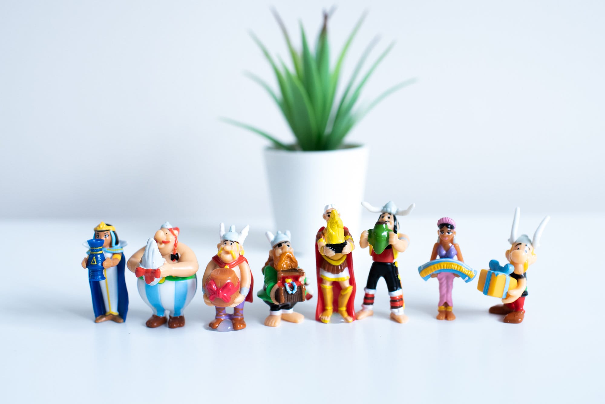 Ferrero Kinder Surprise Vintage 50 Years Asterix and Obelix Set