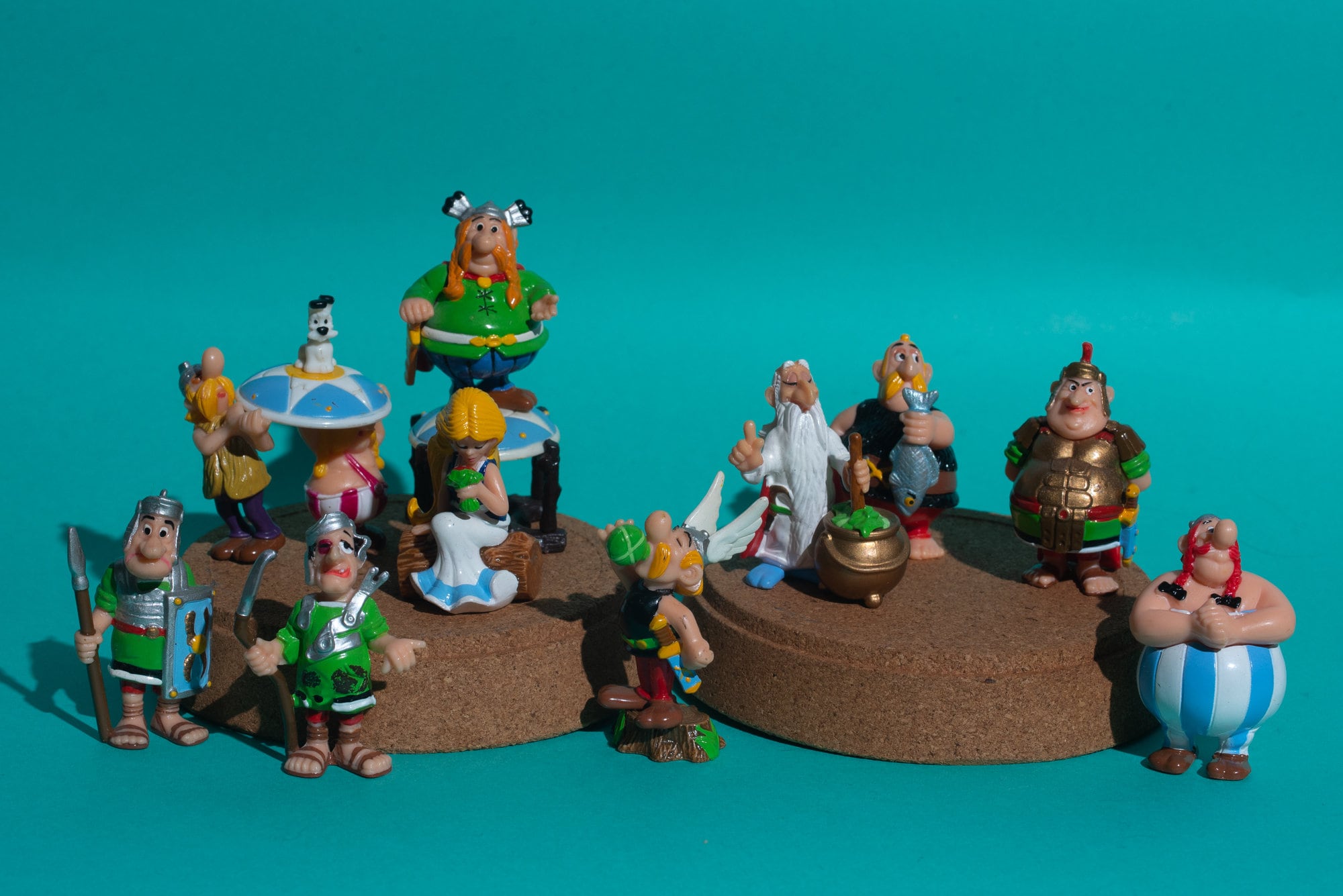 Винтажные фигурки Астерикса и Римлян из Kinder Surprise