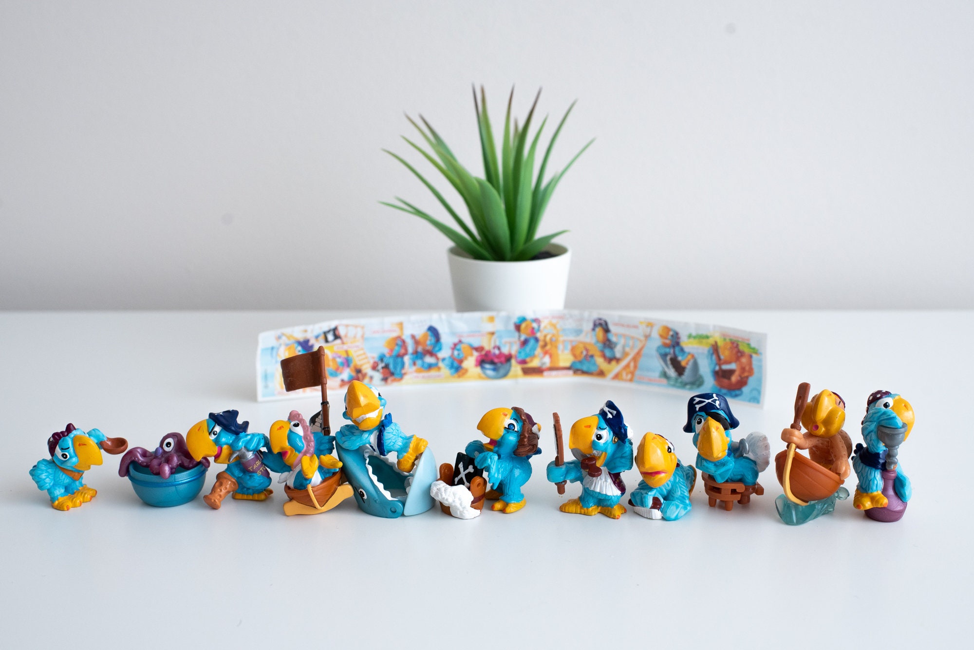 1999 Ferrero Kinder Surprise Vintage Los Pappagalos Pirate Parrot