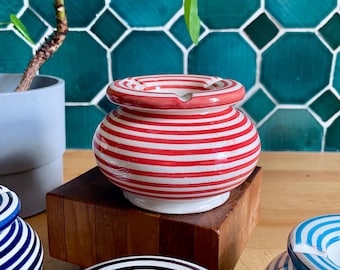 NIEUWE KLEUREN! Middelgrote gestreepte keramische asbak windasbak Sturmaschenbecher 100% handgemaakt in Marokko
