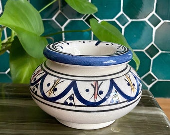 GRAND cendrier orage boho en céramique peint à la main en noir-blanc bleu-blanc fait main au Maroc Artisanat 100 % original