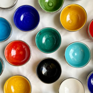 MINI Ciotola in ceramica con rivestimento in argento realizzata a mano in Marocco, perfetta per spuntini, tapas, salse