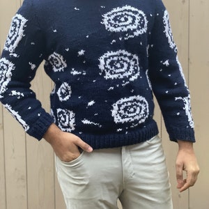 Handgebreide Galaxy Sweater Eeuwige zonneschijn van de Spotless Mind Movie Geïnspireerd Blauw Wit Maatwerk en personalisatie beschikbaar afbeelding 4