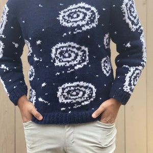 Handgebreide Galaxy Sweater Eeuwige zonneschijn van de Spotless Mind Movie Geïnspireerd Blauw Wit Maatwerk en personalisatie beschikbaar afbeelding 2