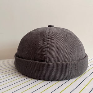 8 couleurs unie Bonnet sans bords, Bonnet de marin, Casquettes rétro à revers, Casquettes de port réglables, Unisexe image 4