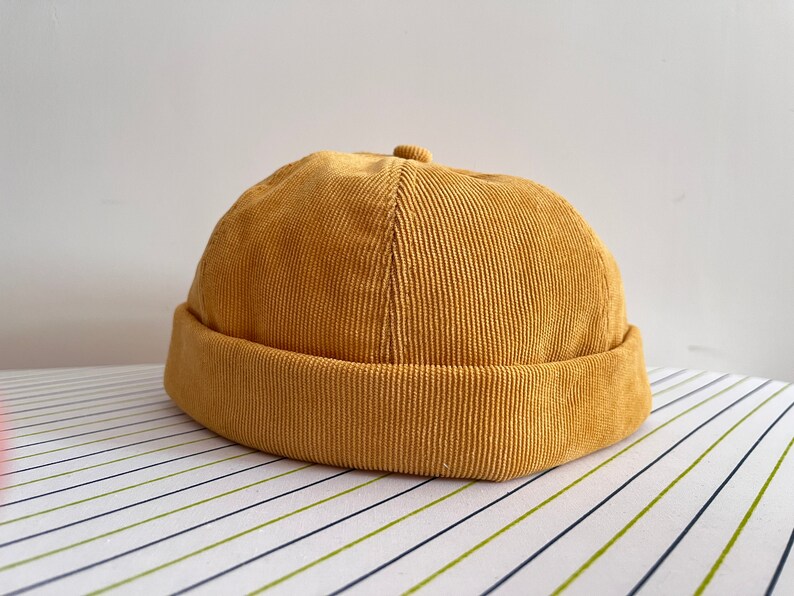 8 Farben Solid Color Brimless Beanie Docker Cap, Sailor Hut, Retro Docker Caps mit gerollter Manschette, Verstellbare Hafenhüte, Unisex Gelb