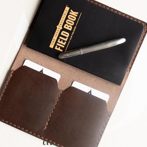 Field Note Cover, Reisebrieftasche, Passhülle, Artisan Brieftasche, handgefertigtes Lederaccessoire, Vatertagsgeschenk
